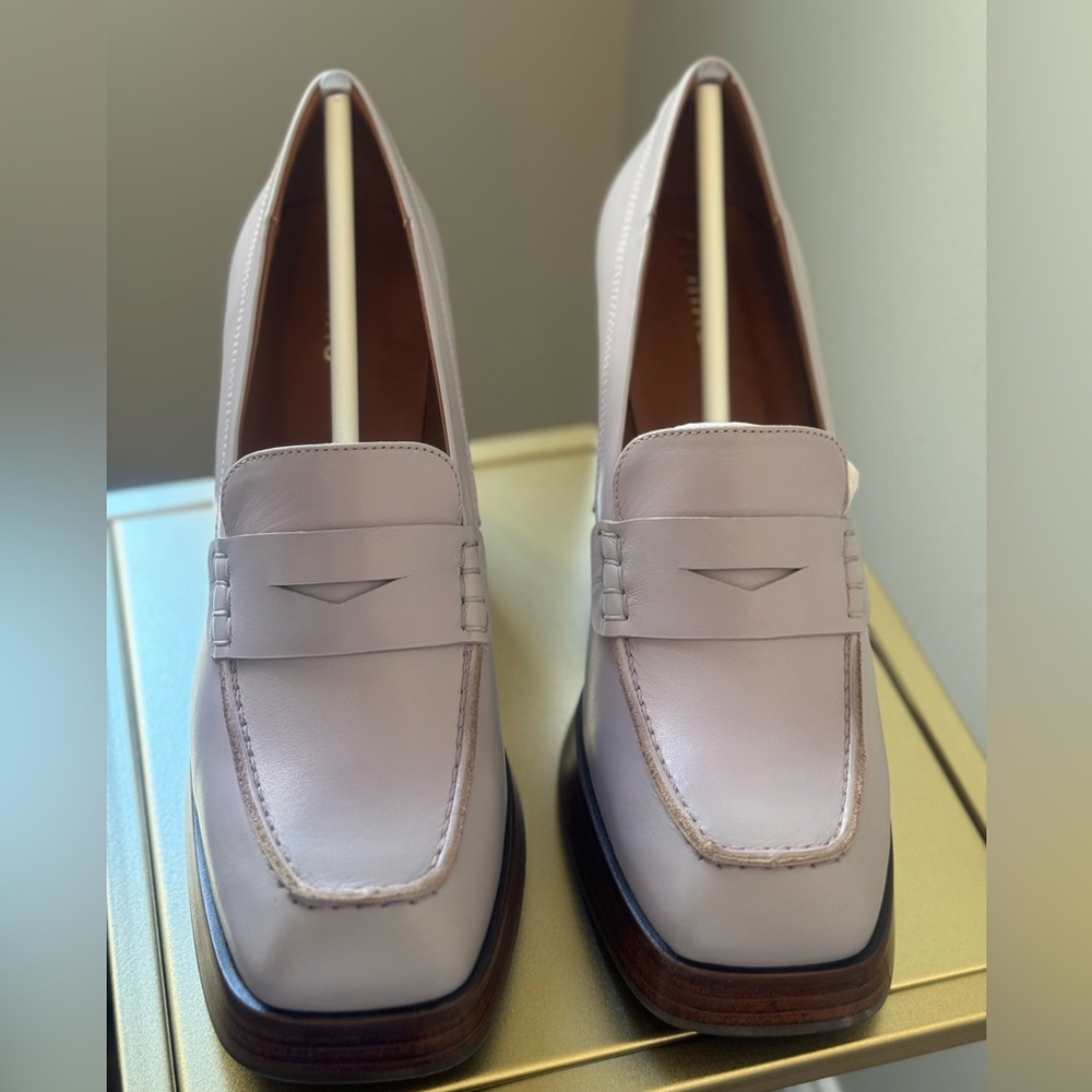 Alohas Busy Mauve platform loafers. Size 38 / 7.5. New in box.